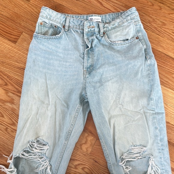 Zara light  washed jeans - Picture 2 of 4